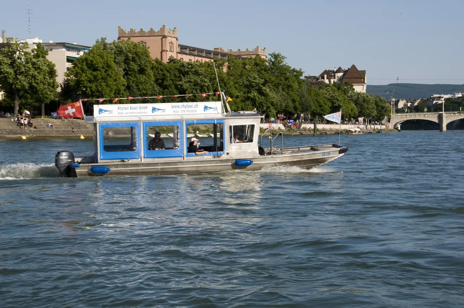 Prendre un taxi fluvial