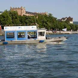 Prendre un taxi fluvial